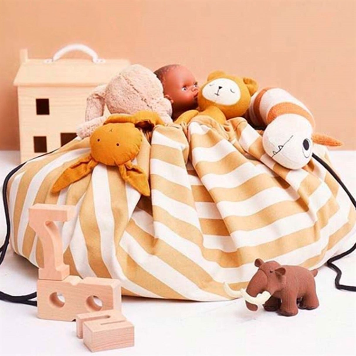 Play&Go 2-i-1 Leketeppe Stripes mustard