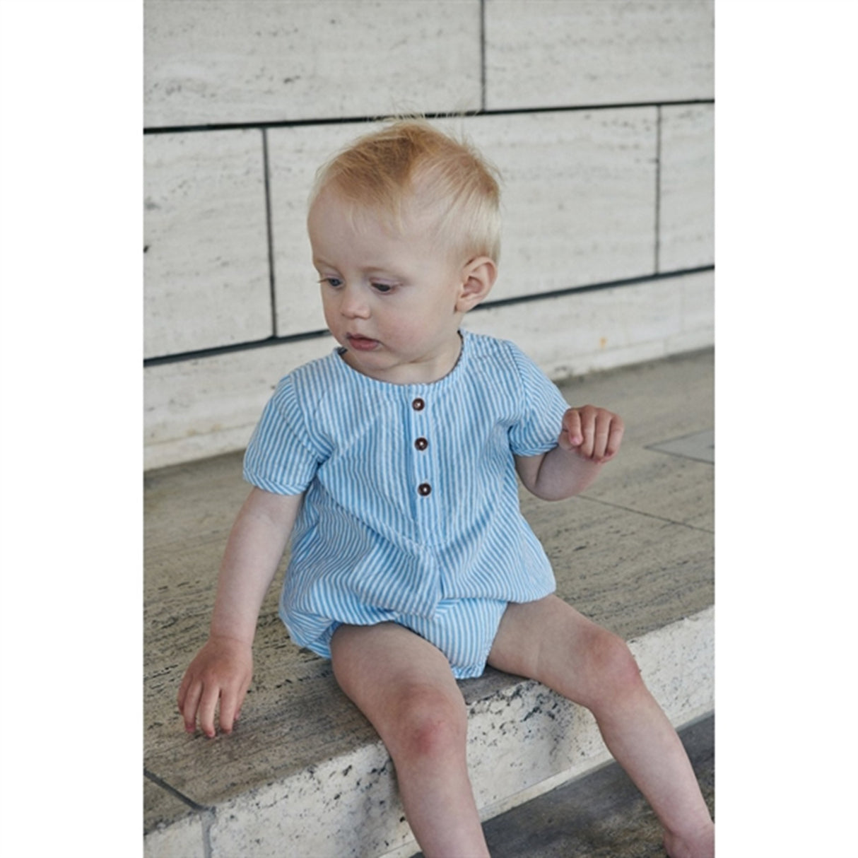Copenhagen Colors Sky Blue W Cream Stripe Seersucker Romper m. ermer