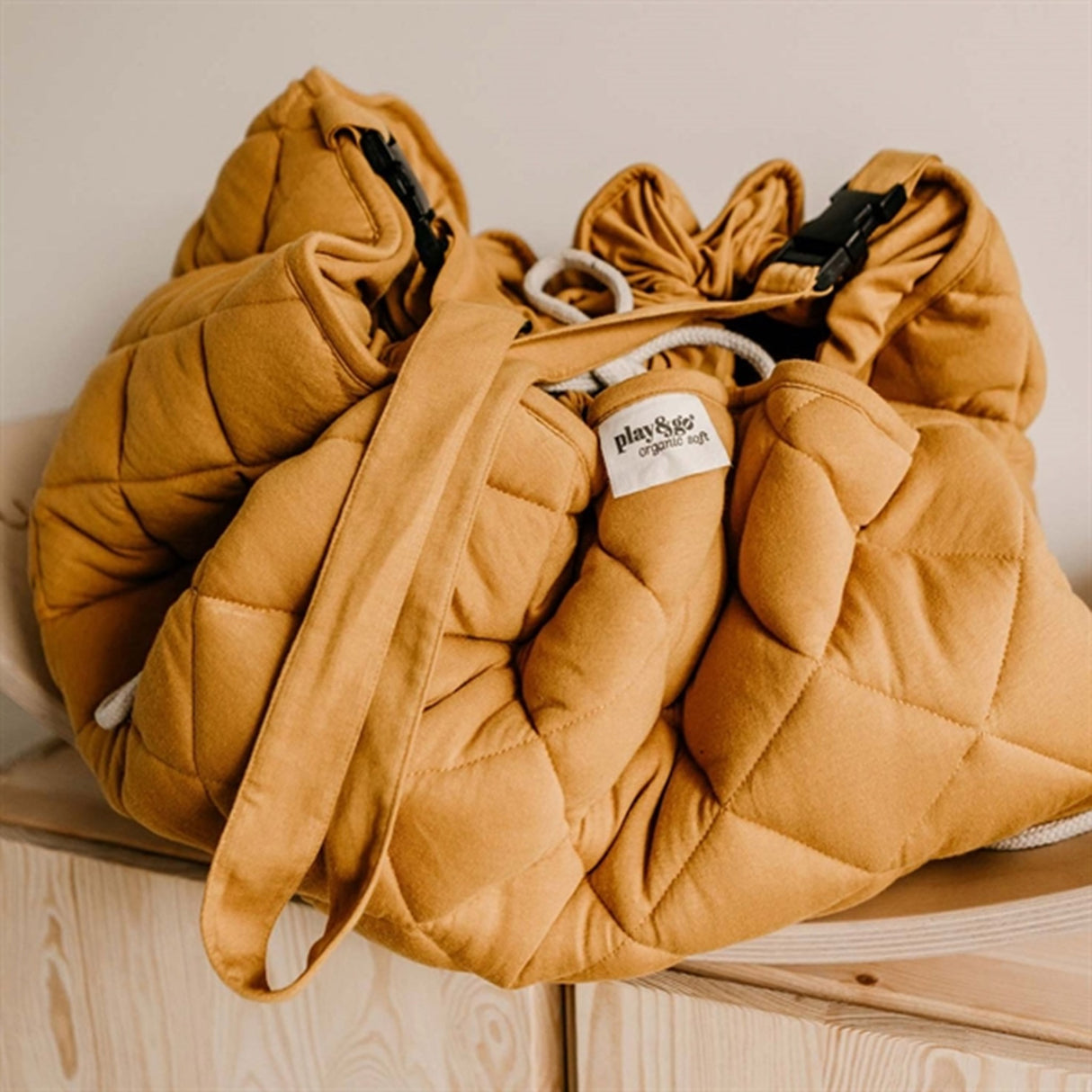 Play&Go 2-i-1 Leketeppe Soft Organic Mustard Chai Tea