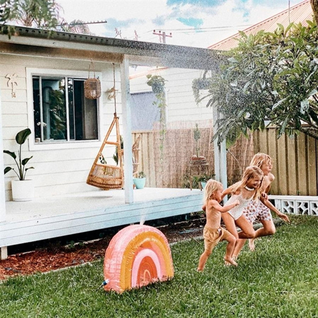 SunnyLife Inflatable Sprinkler Rainbow