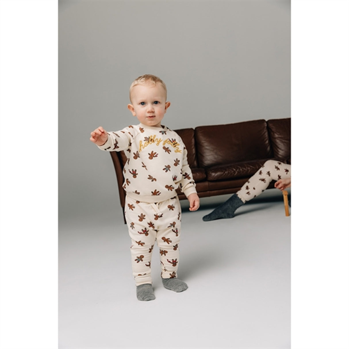 THE NEW Siblings White Swan Ginger Aop Holiday Ginga Collegegenser