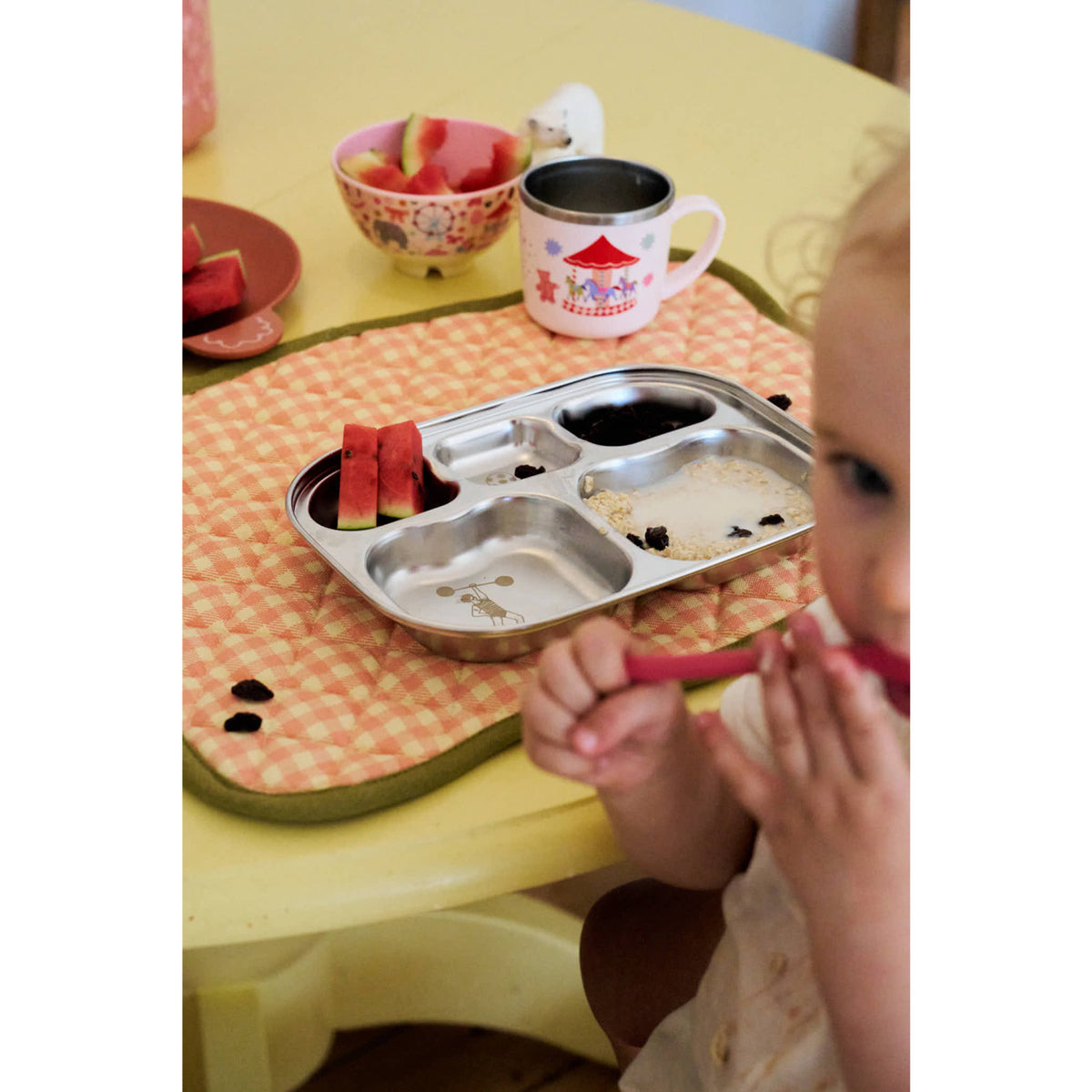 Rice Rustfrit Stål Baby Kopp Med Handle And Fixed Trekk - Pink Fun Fair Print - 260 Ml