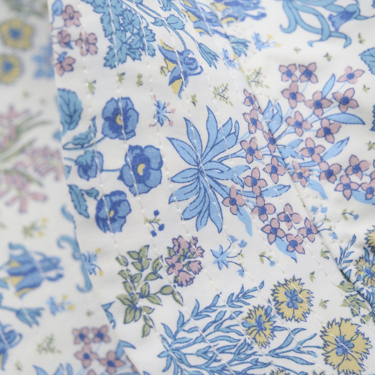 Huttelihut Myk Chambray Bøttehatt I Liberty Stoff