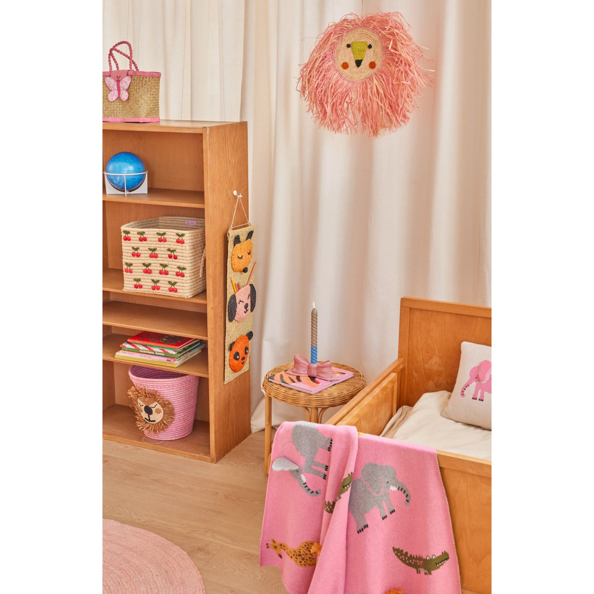 Rice Strikket Baby Teppe I Pink Med Animals Og 3D Details - Pink