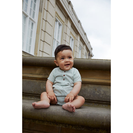 COPENHAGEN COLORS Green W Cream Stripe Seersucker Romper W. Ermer