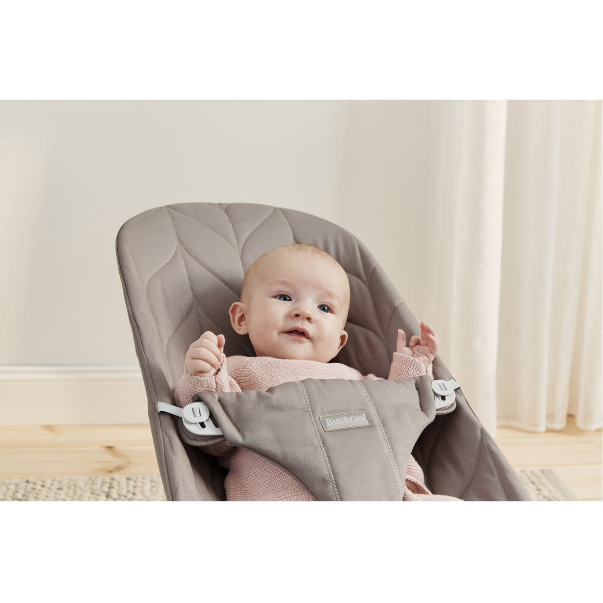 BabyBjörn Sand Grey Skråstol Bliss Blomsterbladsquilt