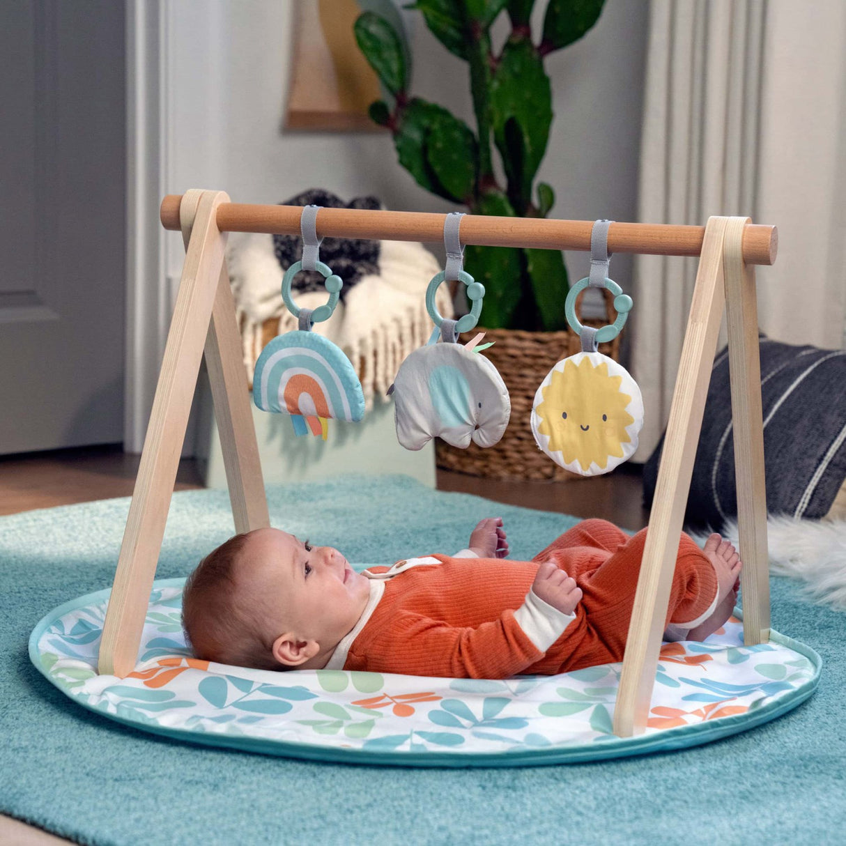 Ingenuity Sun Valley™ Wooden Leketøy Arch & Play Mat