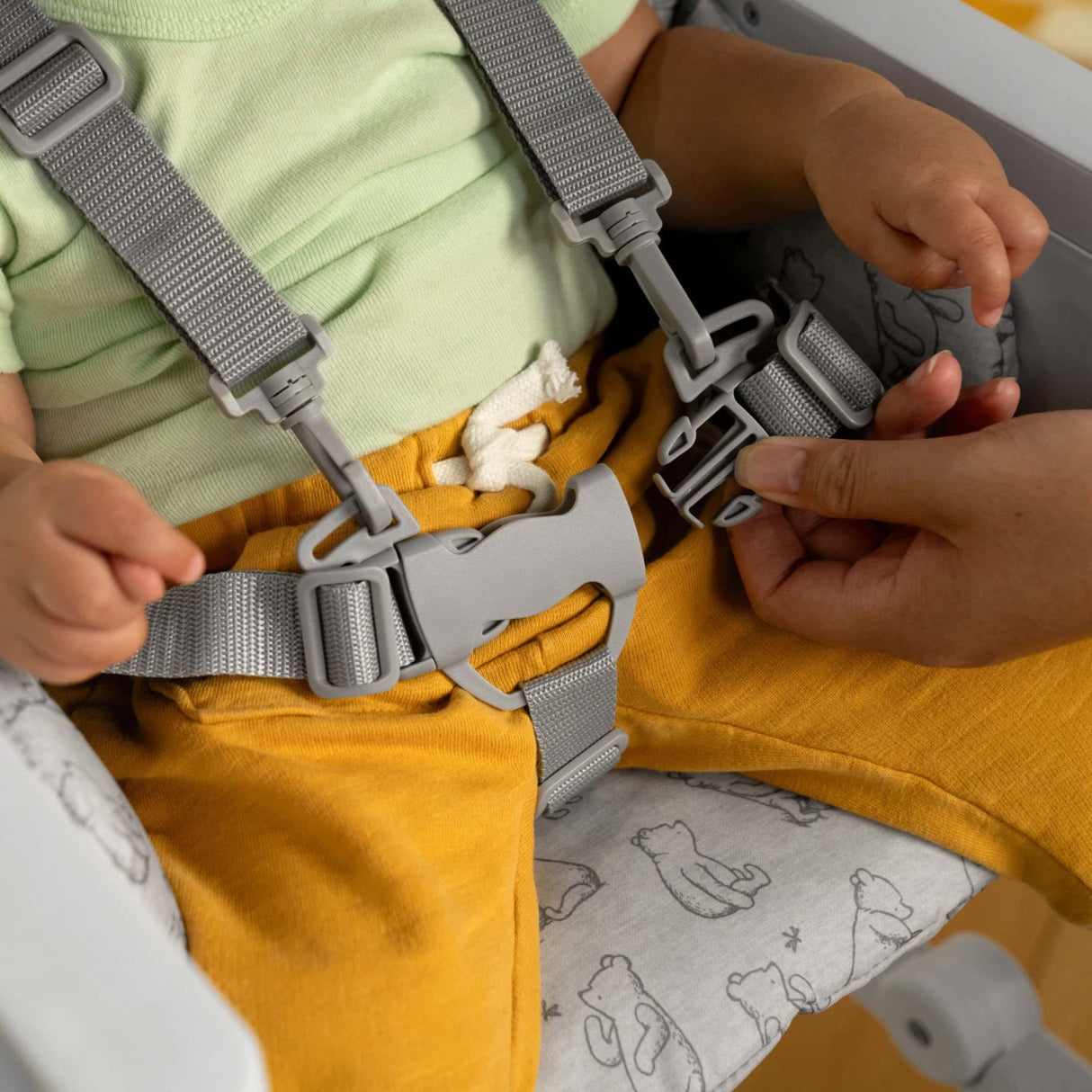 Bright Starts Winnie The Pooh Classic Pals™ Compact Folding High Stol