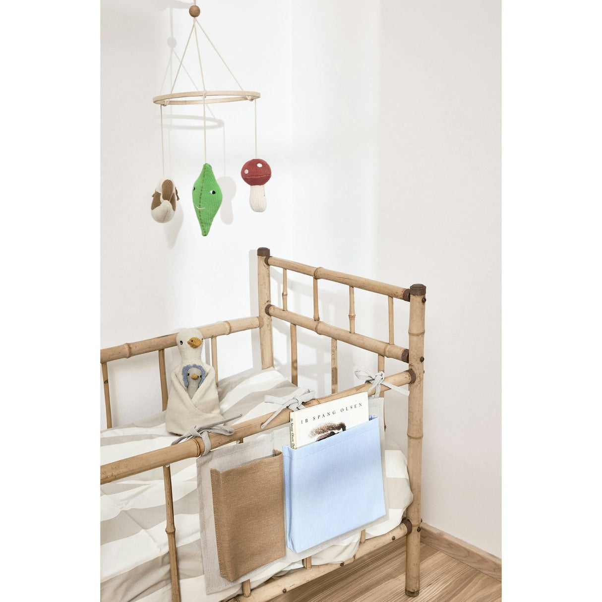 OYOY Blue Saga Seng Oppbevaring