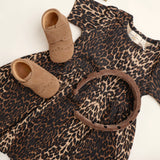 THE NEW Siblings Oxford Tan AOP Ellie Rib Kjole