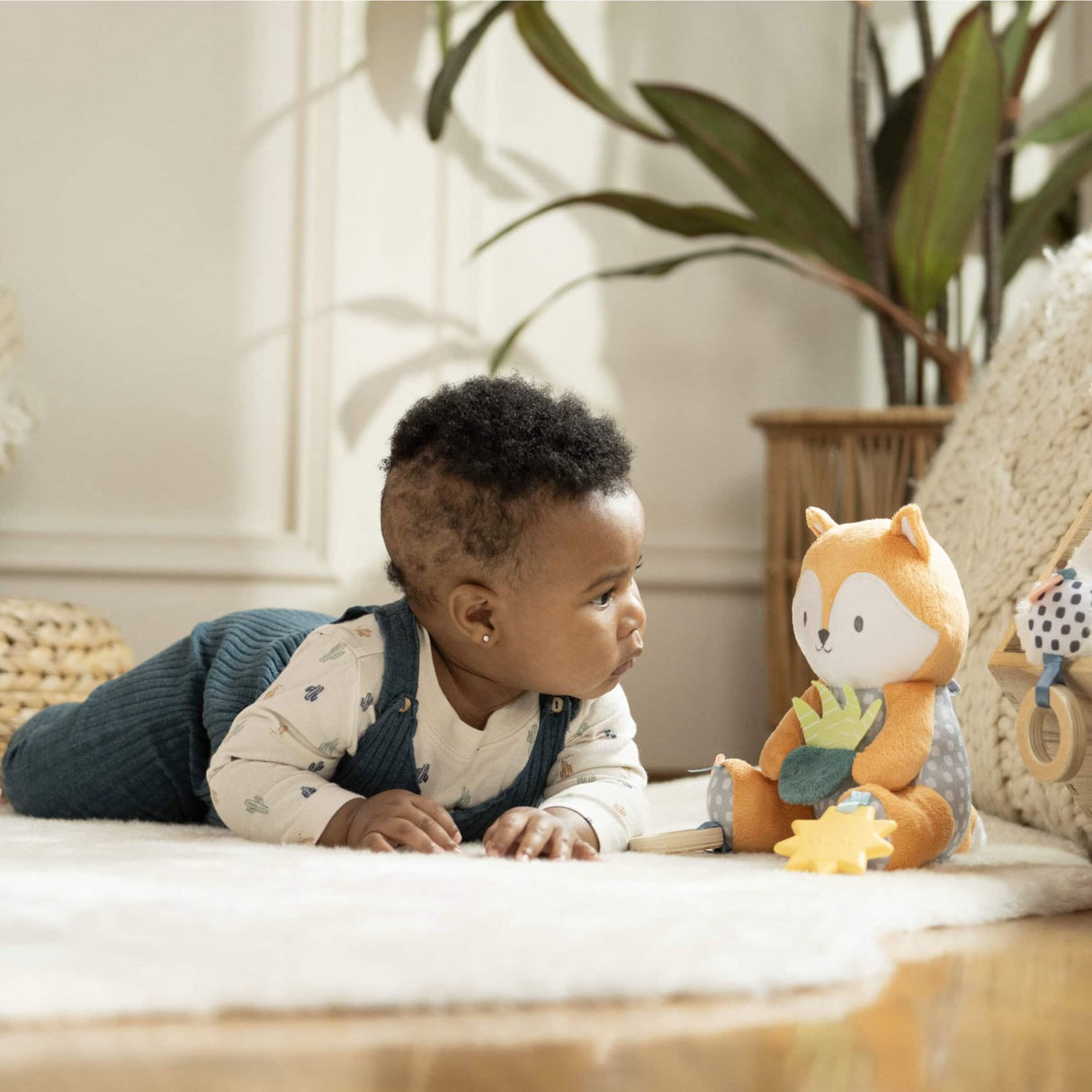 Ingenuity Kitt™ The Fox Calm Springs™ Plys Aktivitetsleker