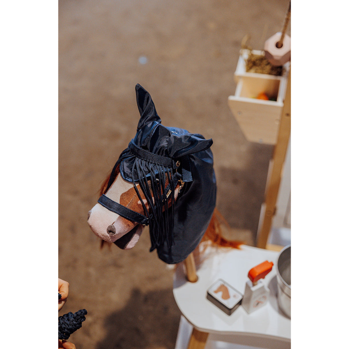 by Astrup Regnteppe, Mørkeblå