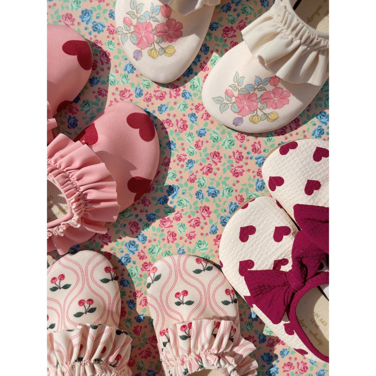 Konges Sløjd Cherry Pink Motif Merle Frill Badesko