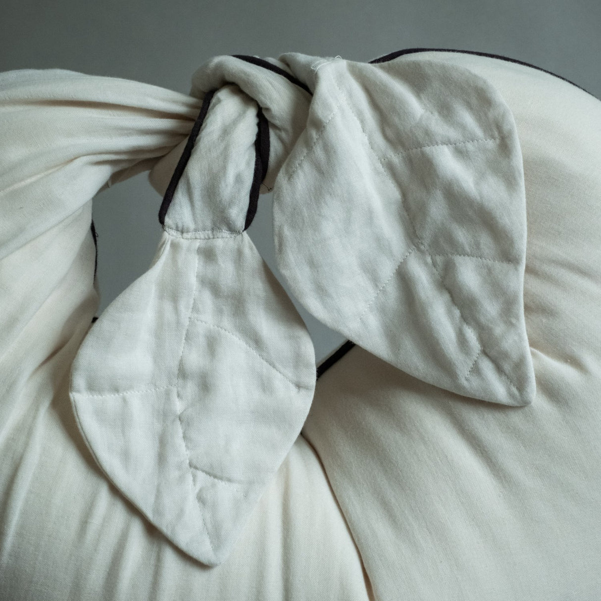 That's Mine X Élhée French Oak Collab Nursing Pute