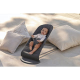 BabyBjörn Anthracite Grey Skråstol Bliss - Vævet, Blomsterbladsquilt