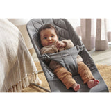 BabyBjörn Anthracite Grey Skråstol Bliss - Vævet, Blomsterbladsquilt