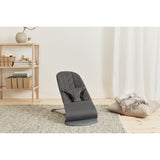 BabyBjörn Anthracite Grey Skråstol Bliss - Vævet, Blomsterbladsquilt