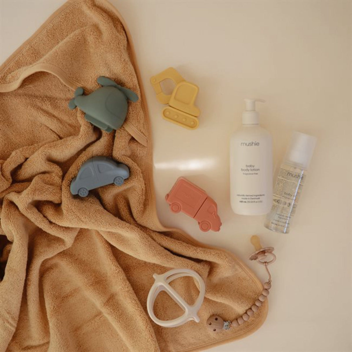 Mushie Vehicles Bath Play Sett - 4 Pakke