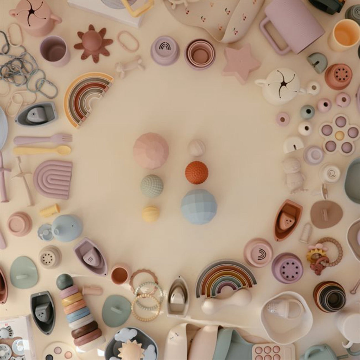 Mushie Blush ​​Nesting Spheres Sensory Leketøy