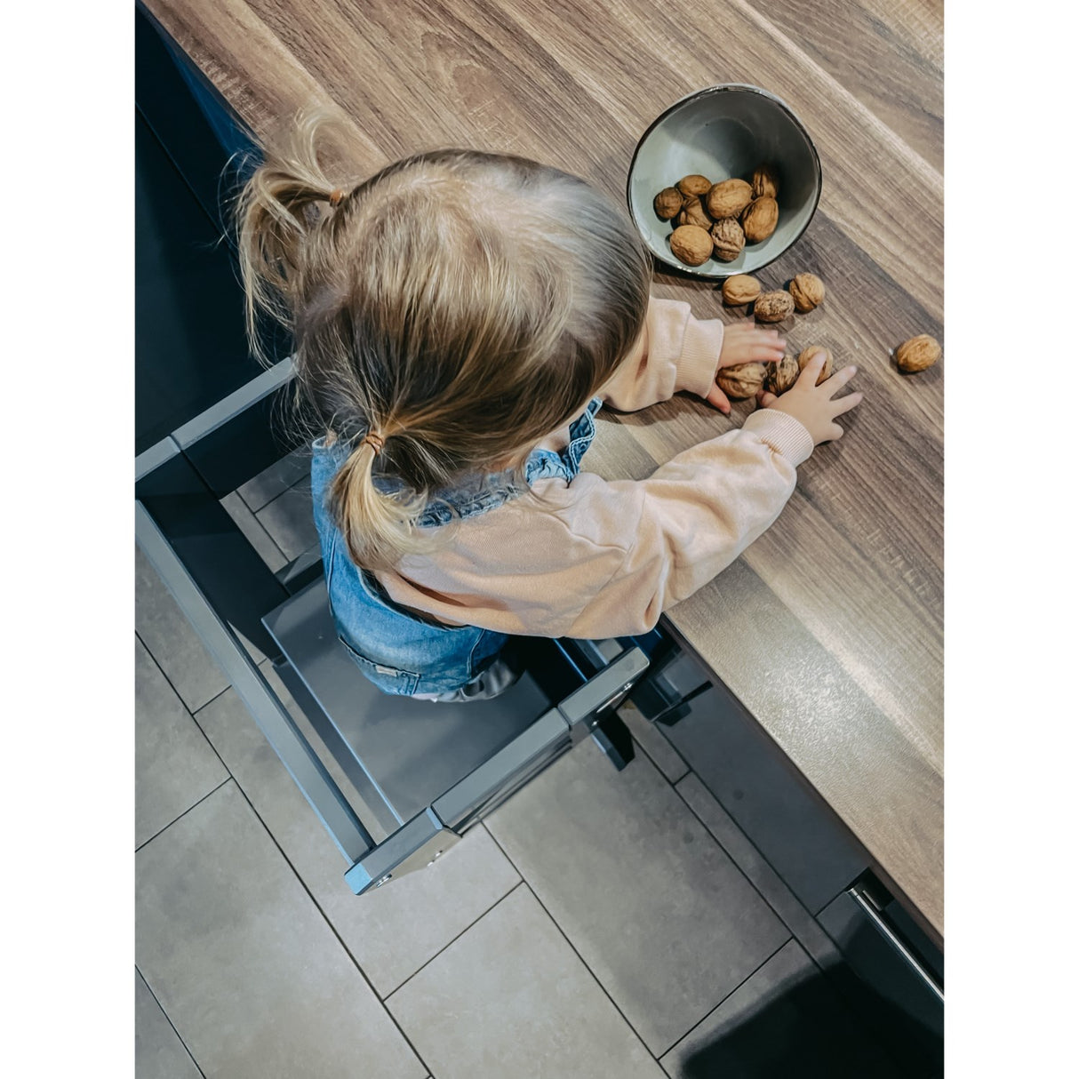 tiSsi® Grey Laquer Felix Læringstårn Massiv Bøk