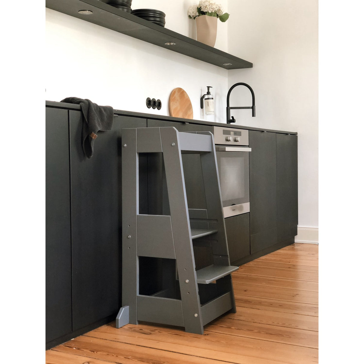 tiSsi® Grey Laquer Felix Læringstårn Massiv Bøk