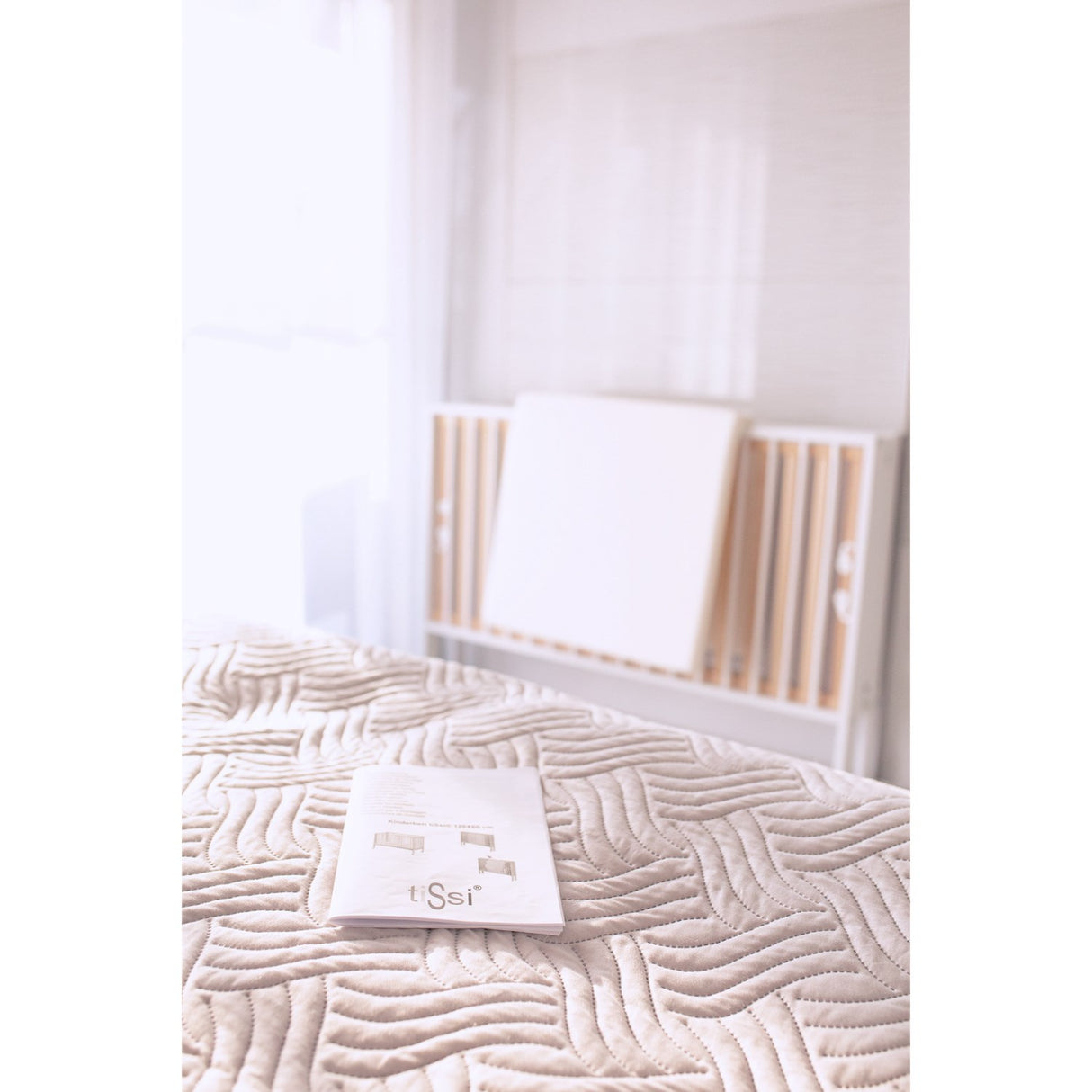 tiSsi® White Laquer Jori Sammenklappelig Seng Massiv Bøk