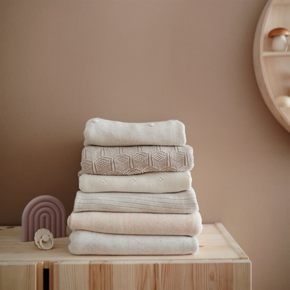 Mushie Honeycomb Desert Rose Strikket Baby Teppe