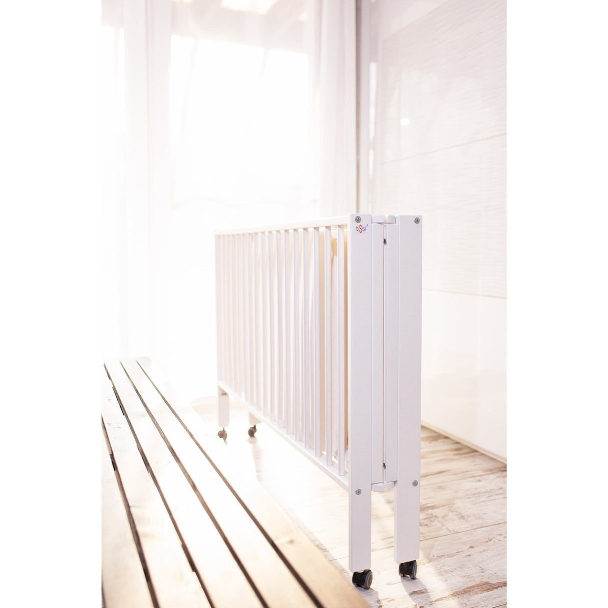 tiSsi® White Laquer Jori Sammenklappelig Seng Massiv Bøk