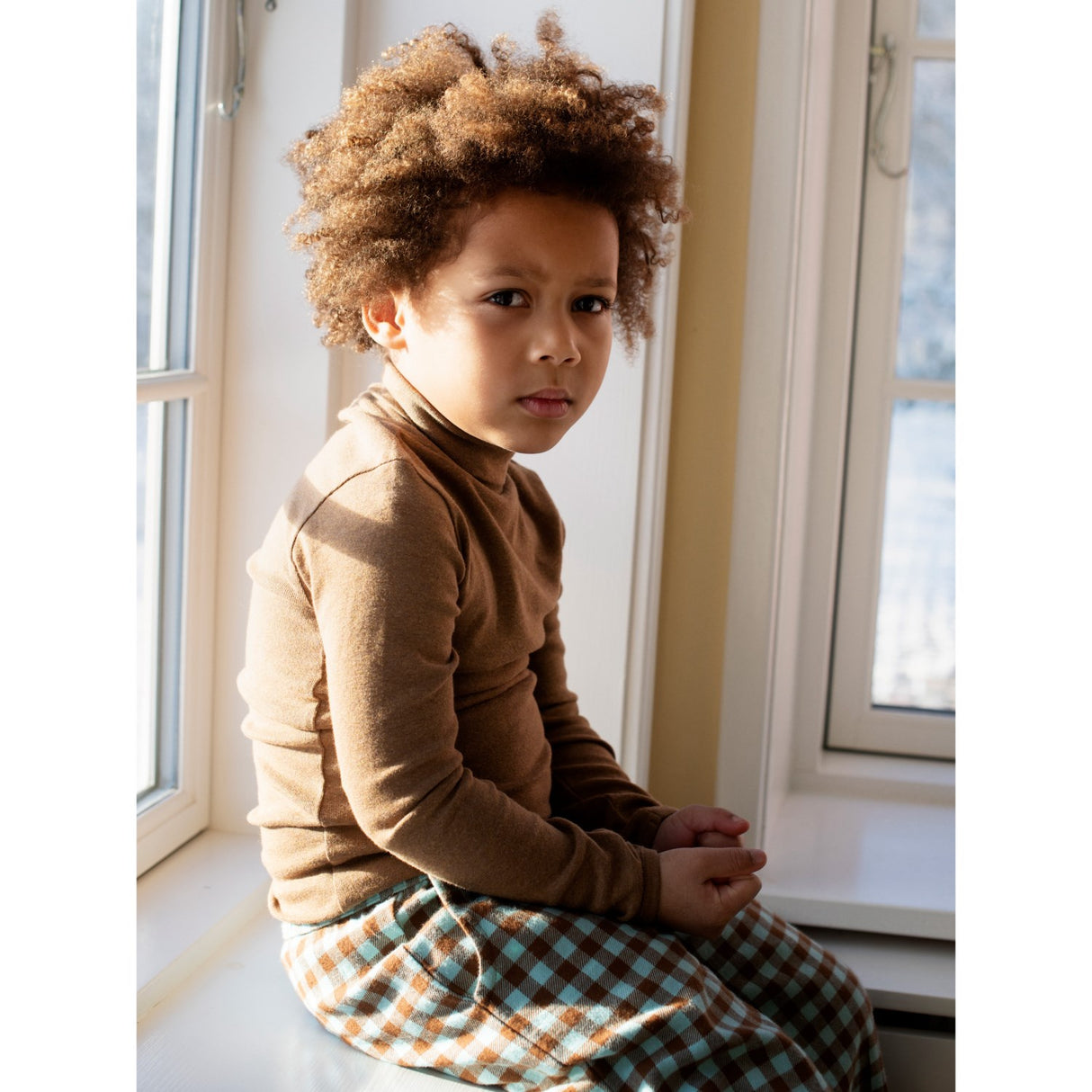 Serendipity Almond Turtleneck Bluse