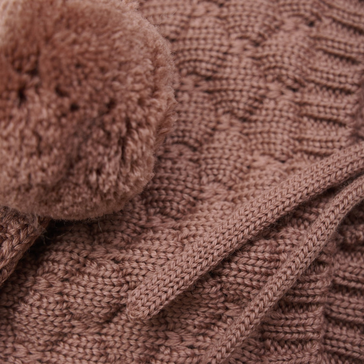 Huttelihut Burlwood Bonnet Ull Strikk Pompom