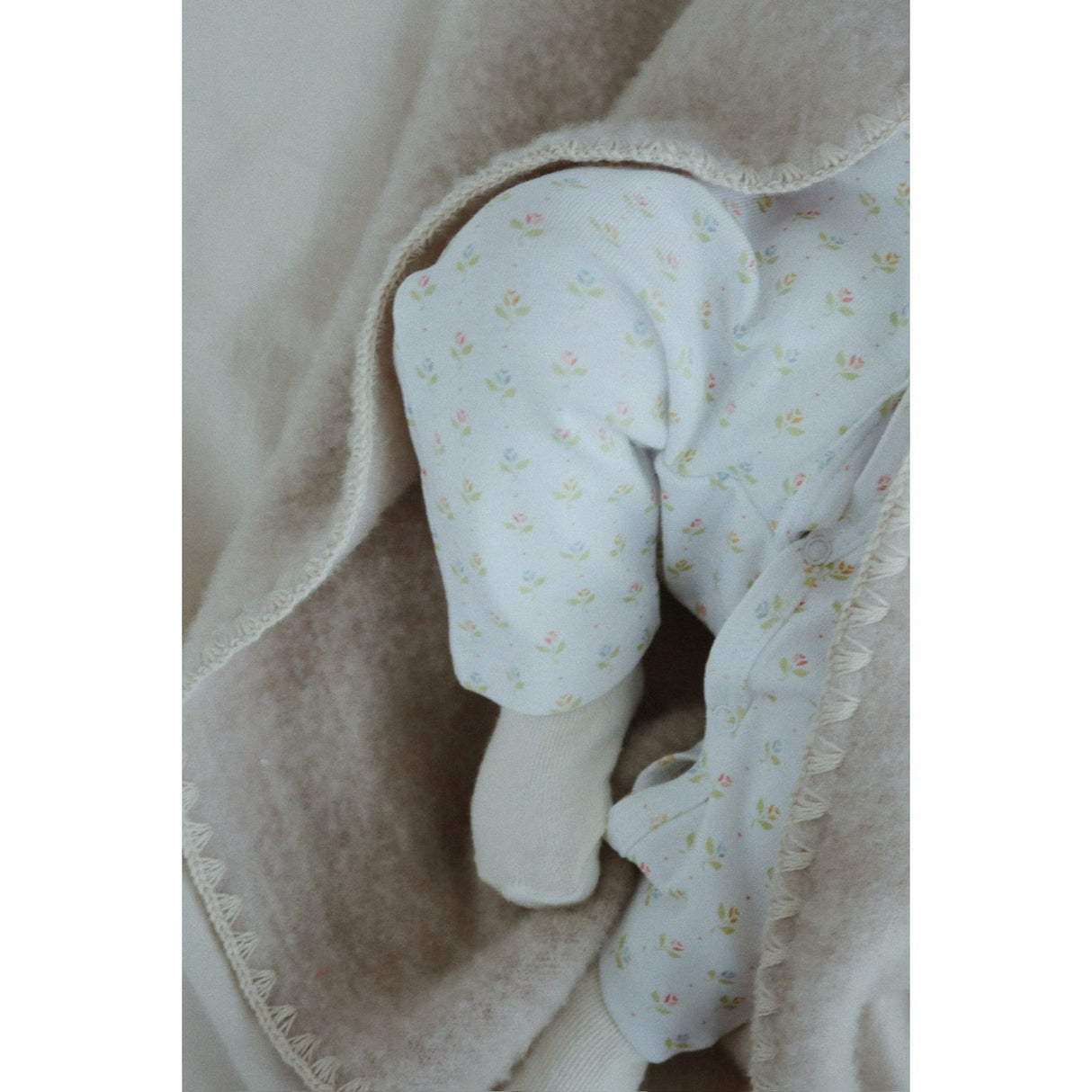 Konges Sløjd Fanga Oatmeal Melange Erba Ull Fleece Baby Teppe