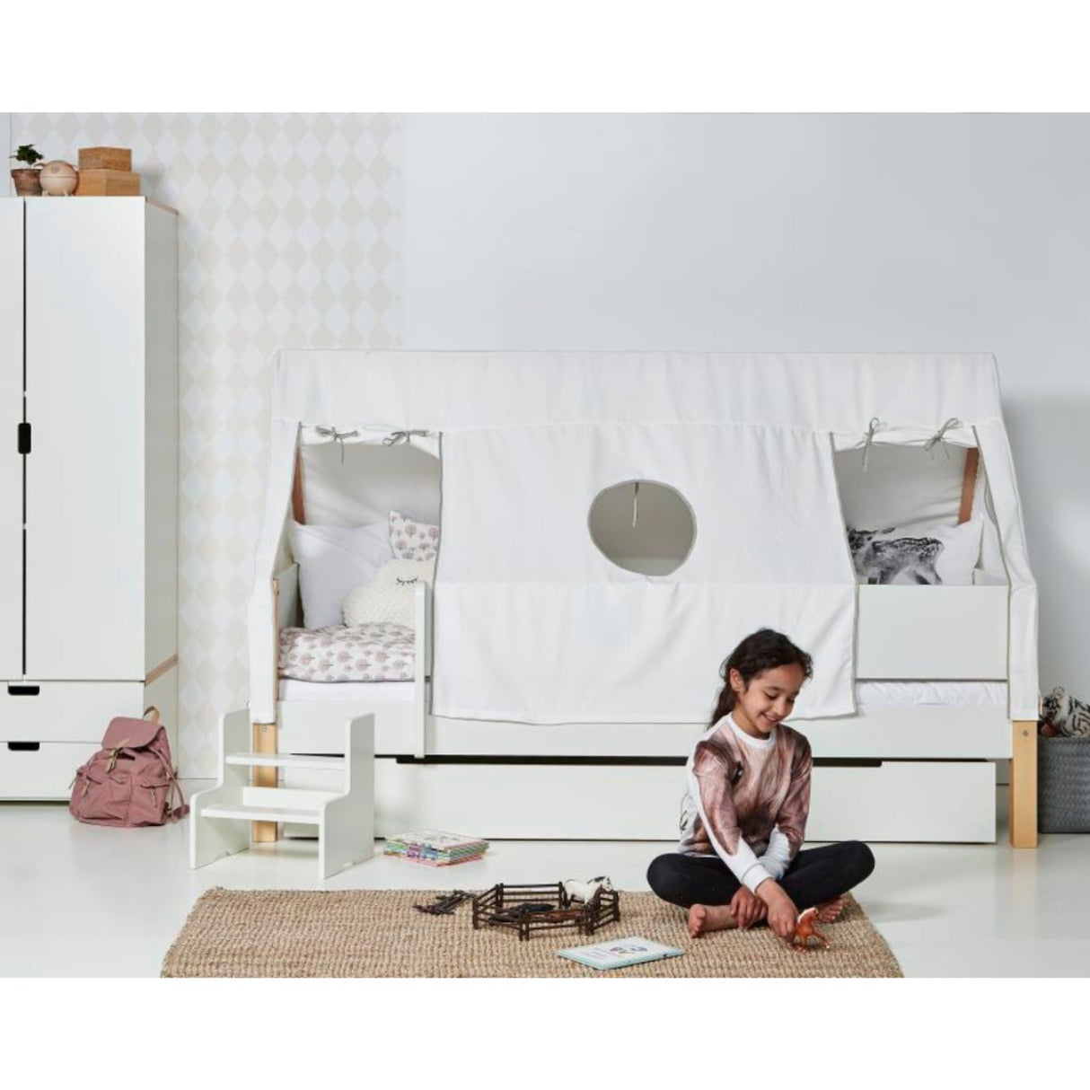 Manis-h Snow White Fulla Husseng