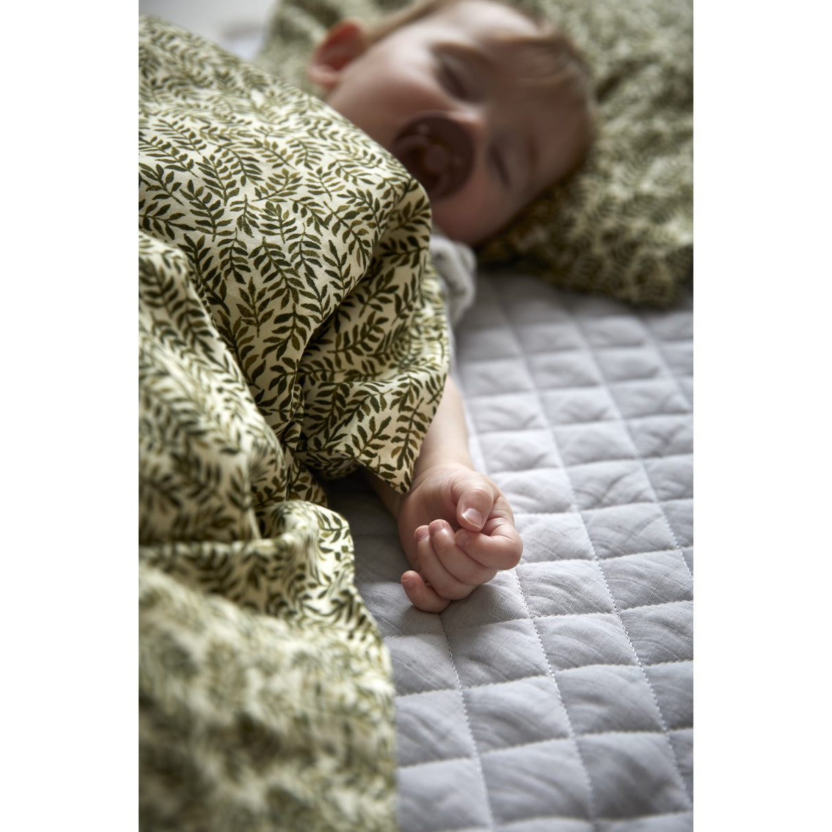 by KlipKlap Jungle Laurel Leaf Sengetøy