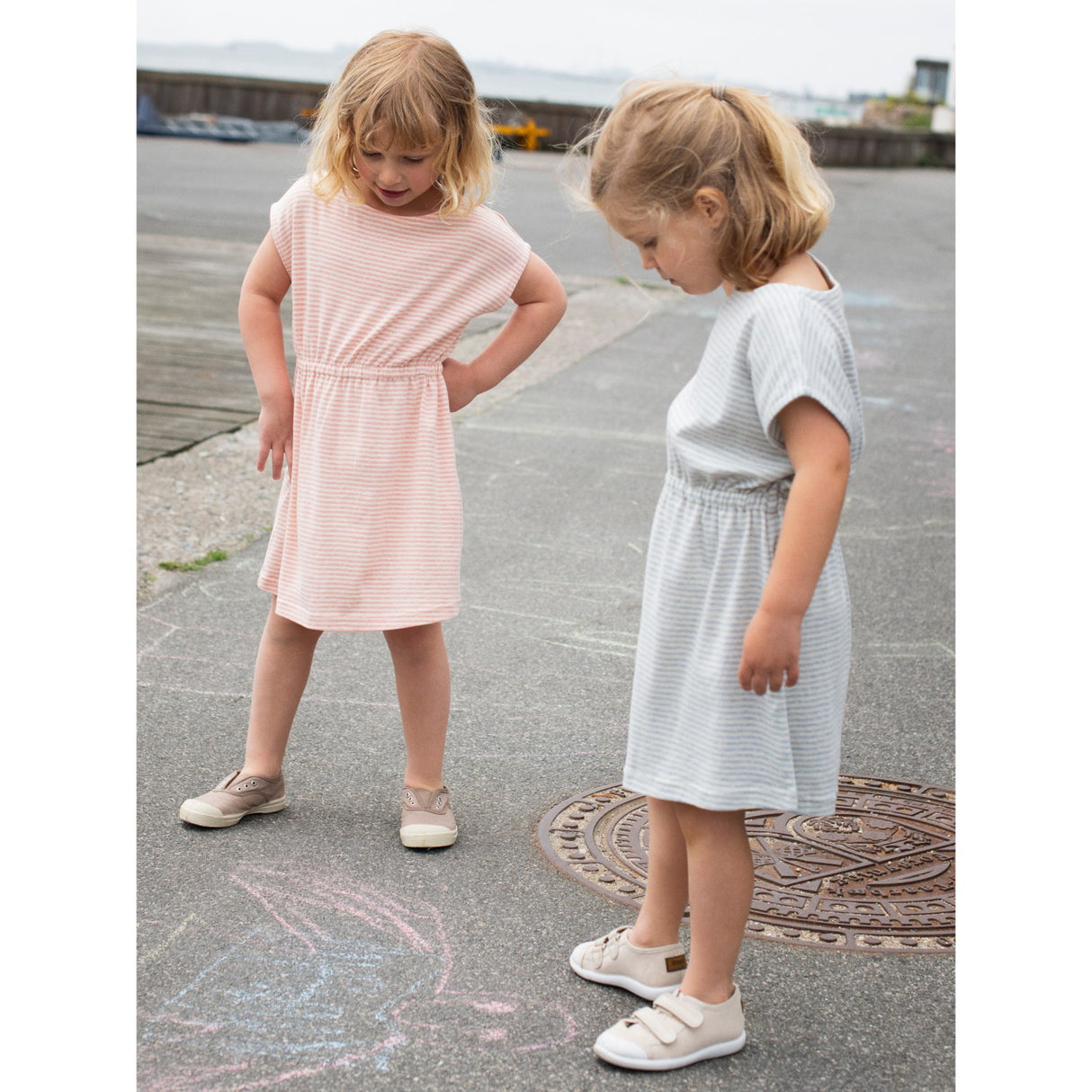 Serendipity Coral/Offwhite Strand Kjole Stripe