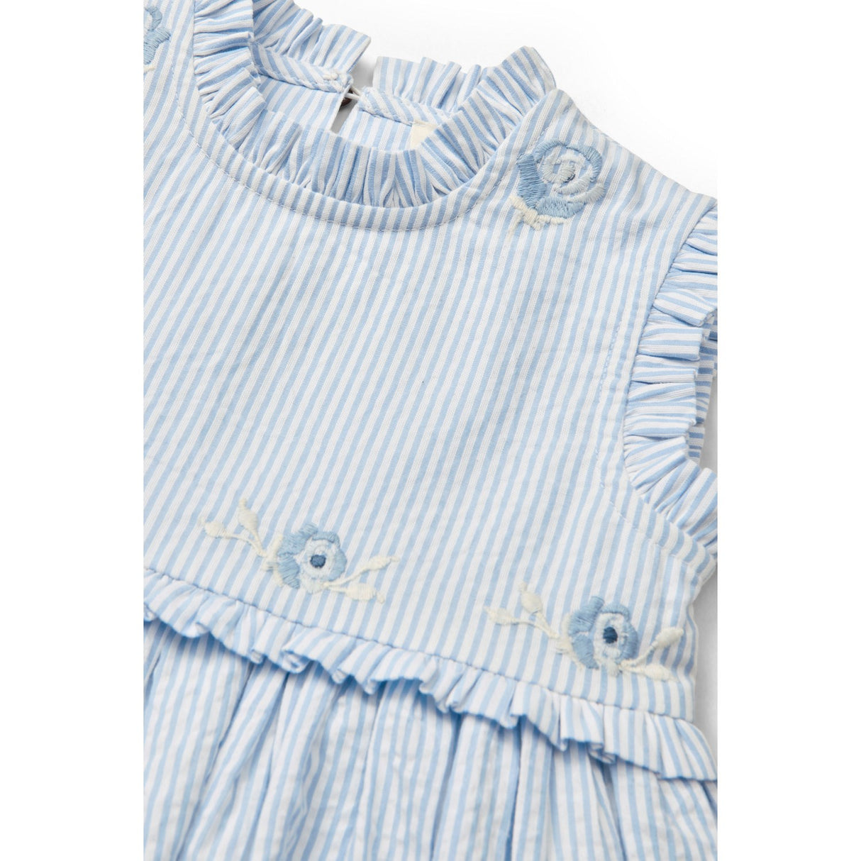 COPENHAGEN COLORS Sky Blue W Cream Stripe Seersucker Kjole W. Ruffles Og Emb.