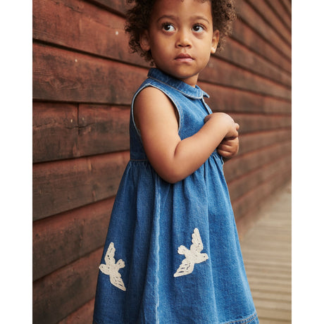 COPENHAGEN COLORS Indigo Blue Washed Denim Kjole W. Crochet Doves