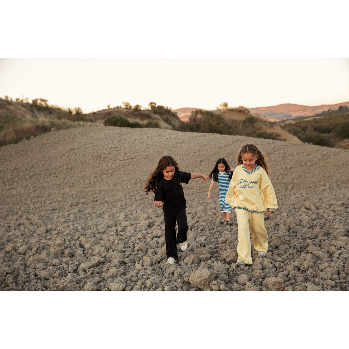 Mini Rodini Yellow To The Moon Emb Collegegenser