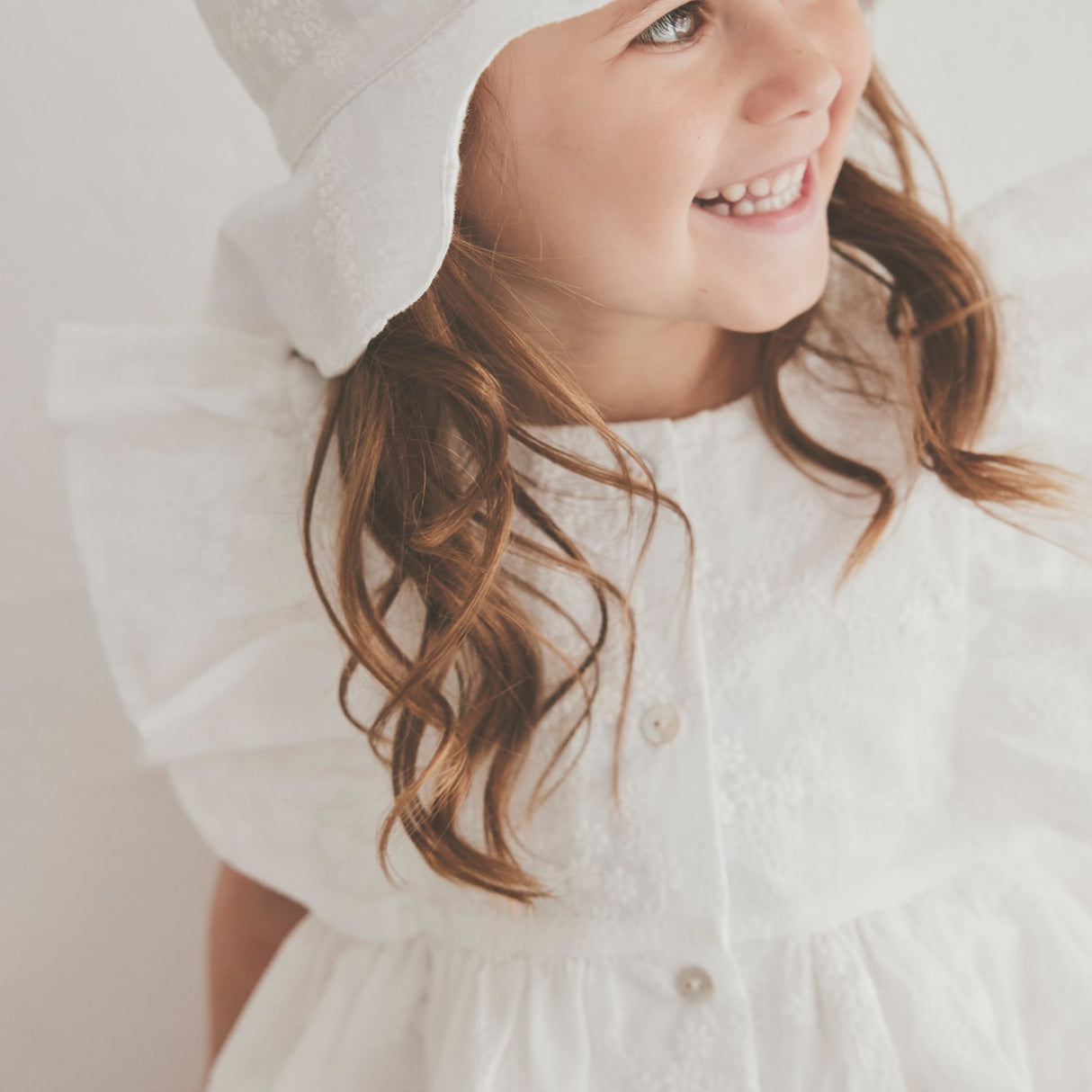 Huttelihut Antique White Summer Lue Embroidery