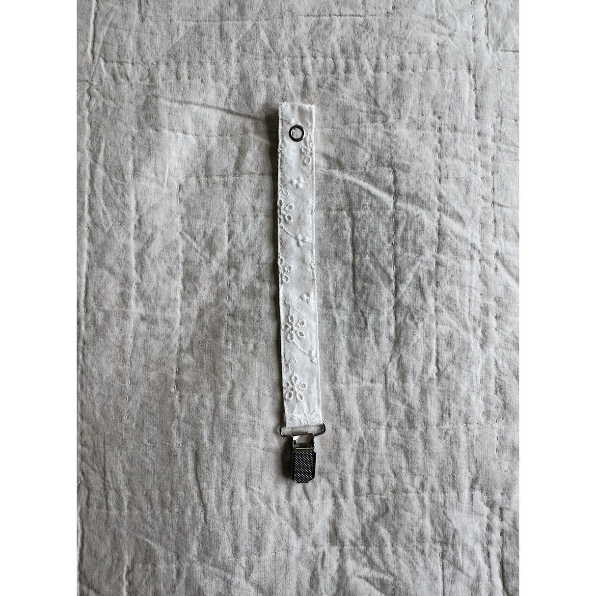 Lalaby Broderie Anglaise Smokk Clip