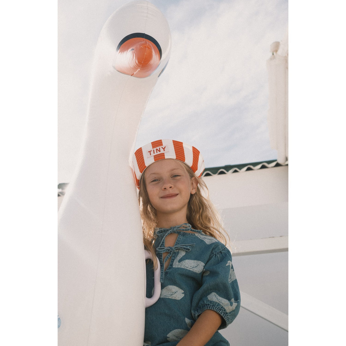 TinyCottons Medium Wash Denim Big Swans Kjole