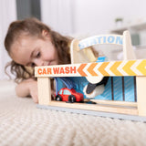 Melissa & Doug Multifarvet Parkeringshus Med Bilvask Og Tankstation