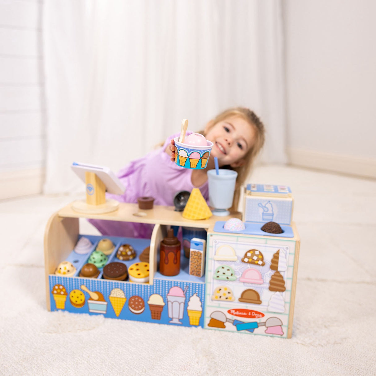 Melissa & Doug Multifarvet Cool Scoops Ice Creamery Wooden Counter