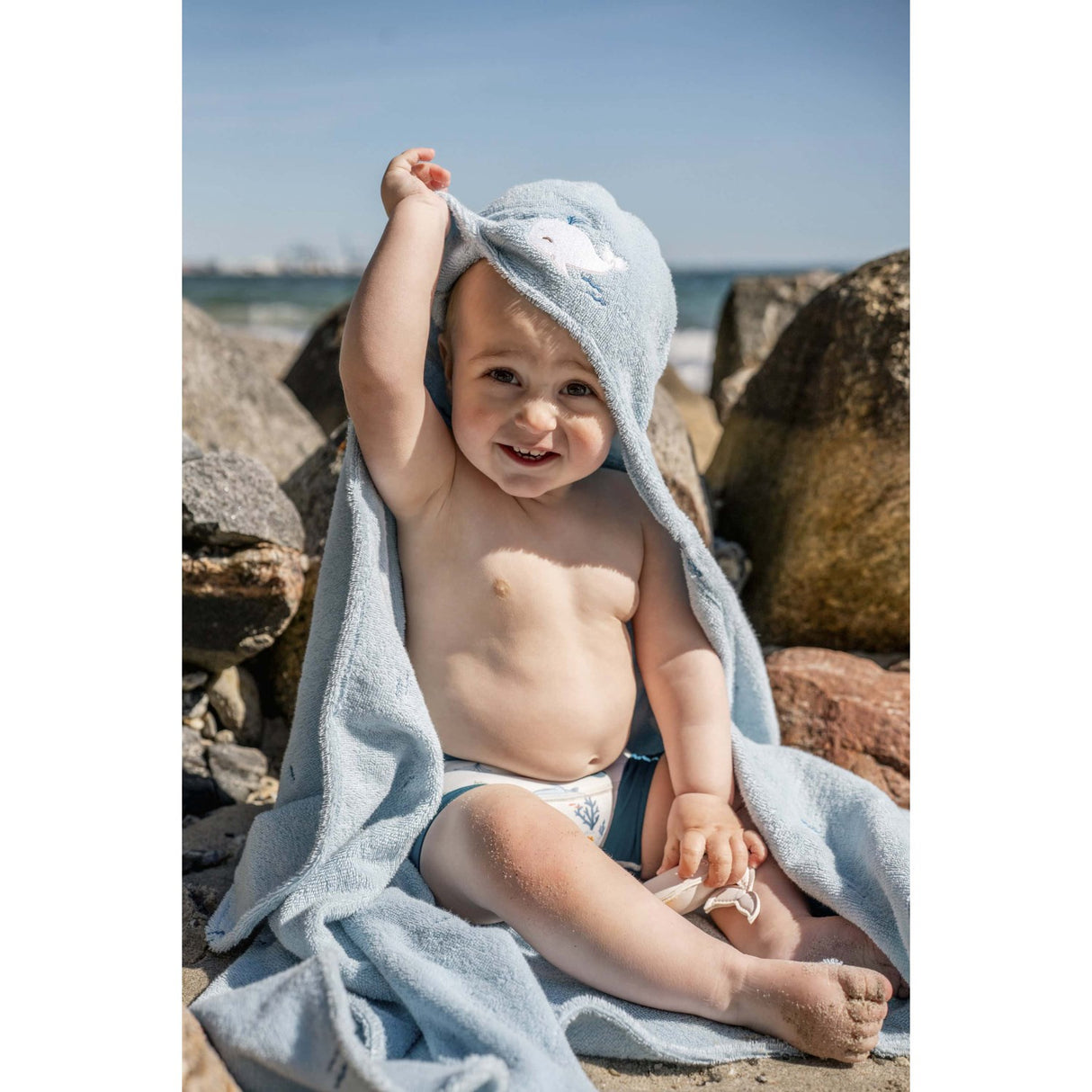 FILIBABBA Christian's Whale Tales Broderet Badehåndklæde Med Hette GOTS