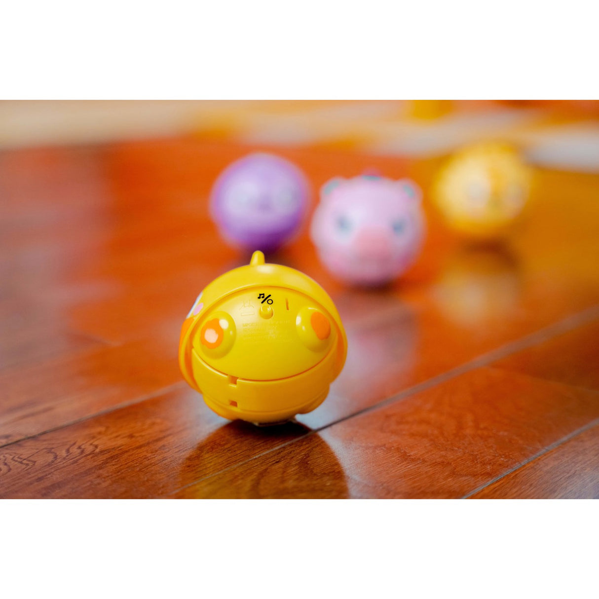 Bright Starts Giggables™ Roll & Chase Leketøy