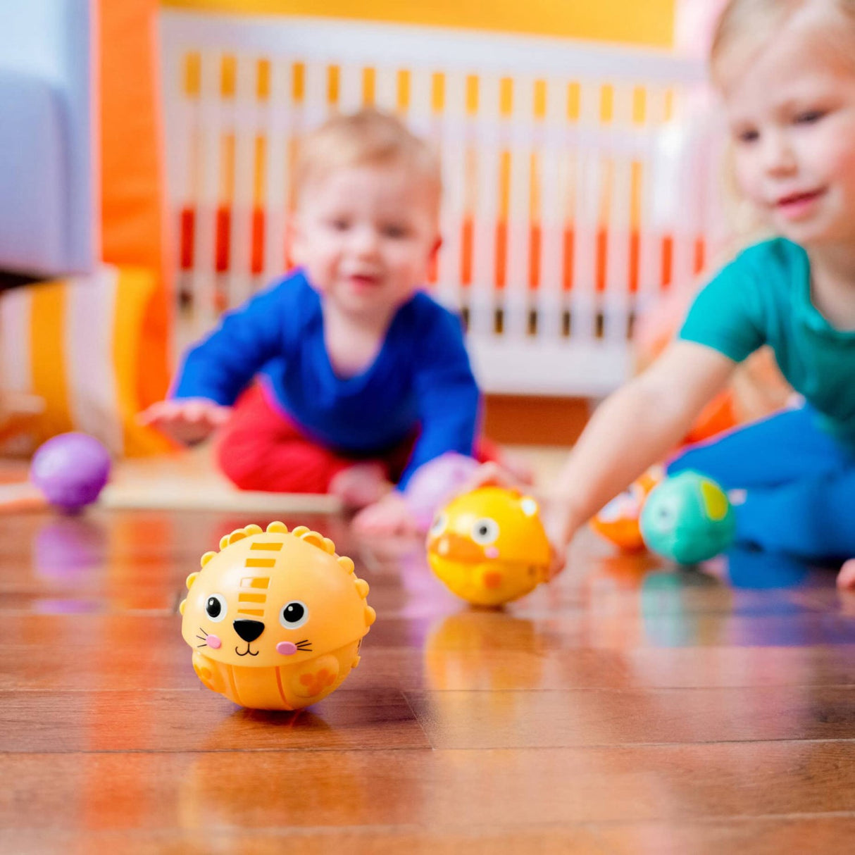 Bright Starts Giggables™ Roll & Chase Leketøy