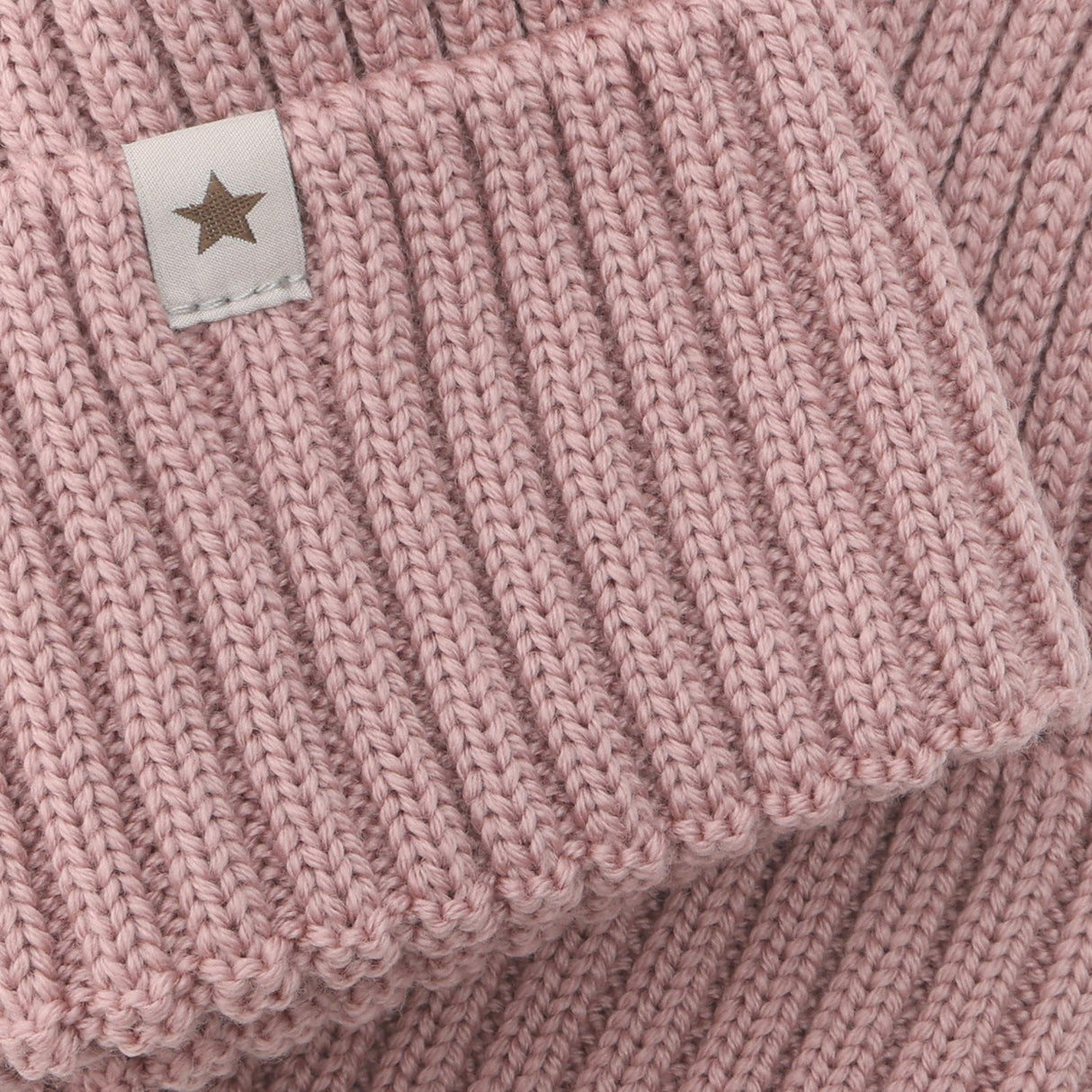 Huttelihut Woodrose Beanie Ull Strikk