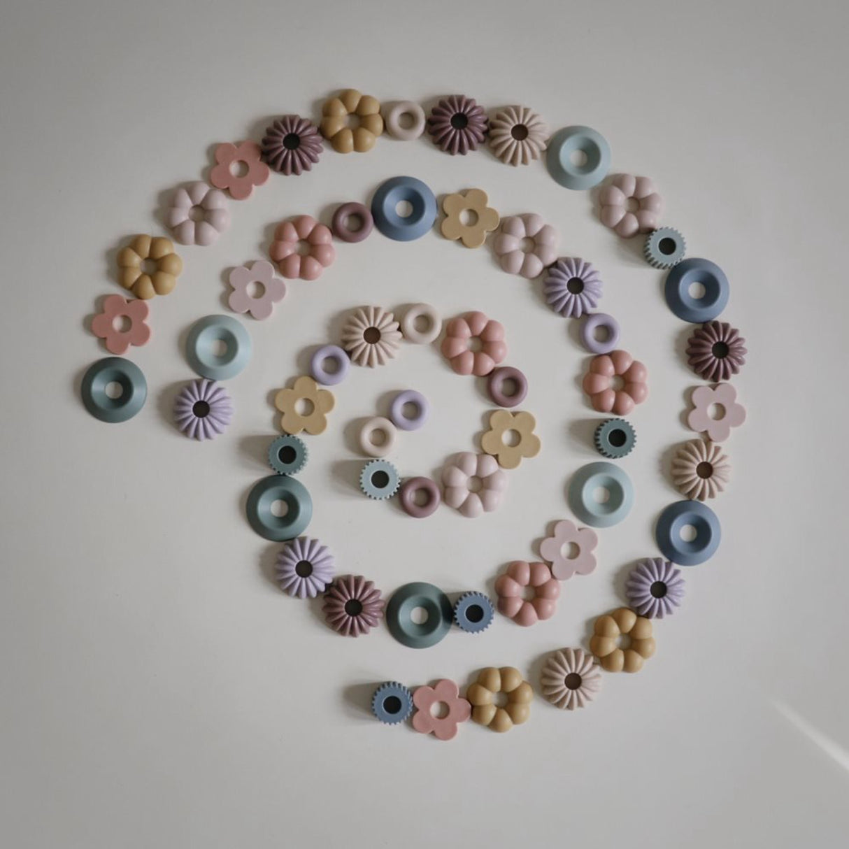 Mushie Multi Mushie Bead Lacing Leketøy Sett