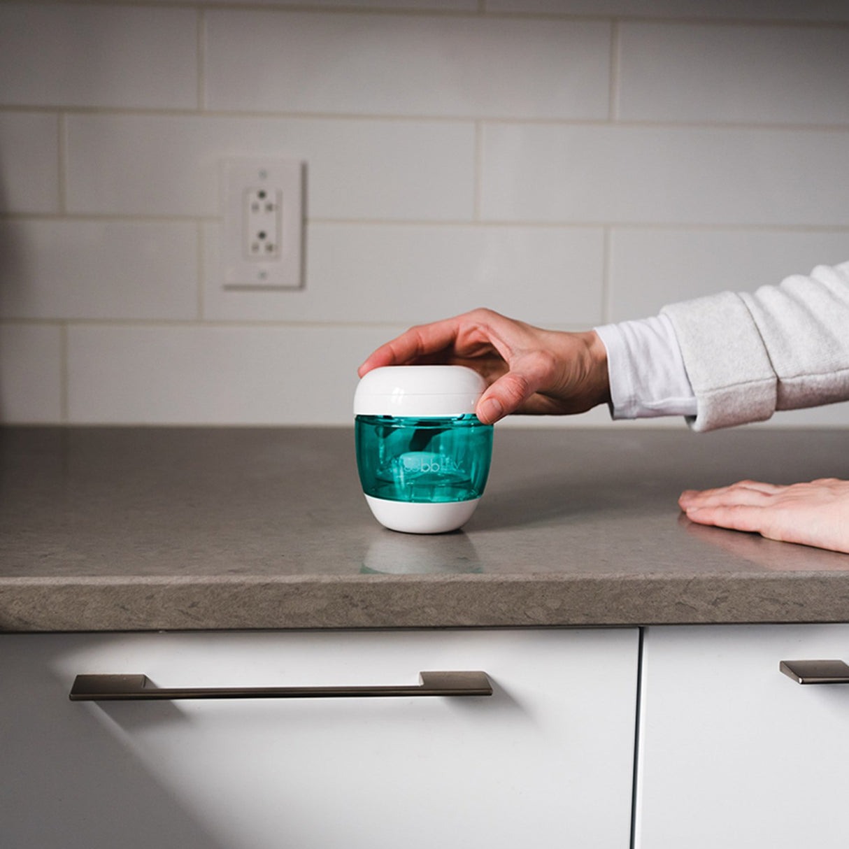 bblüv White/Aqua Portable Sterilizer