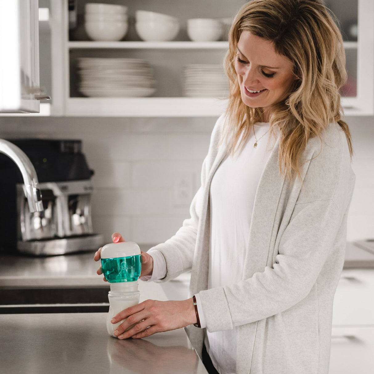 bblüv White/Aqua Portable Sterilizer