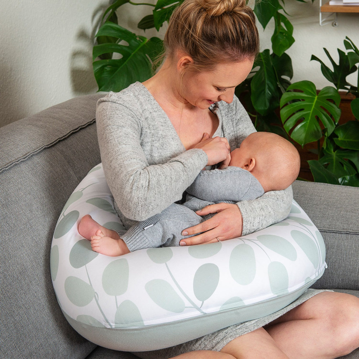 Doomoo Leaf Green Nursing & Pregnancy Pute